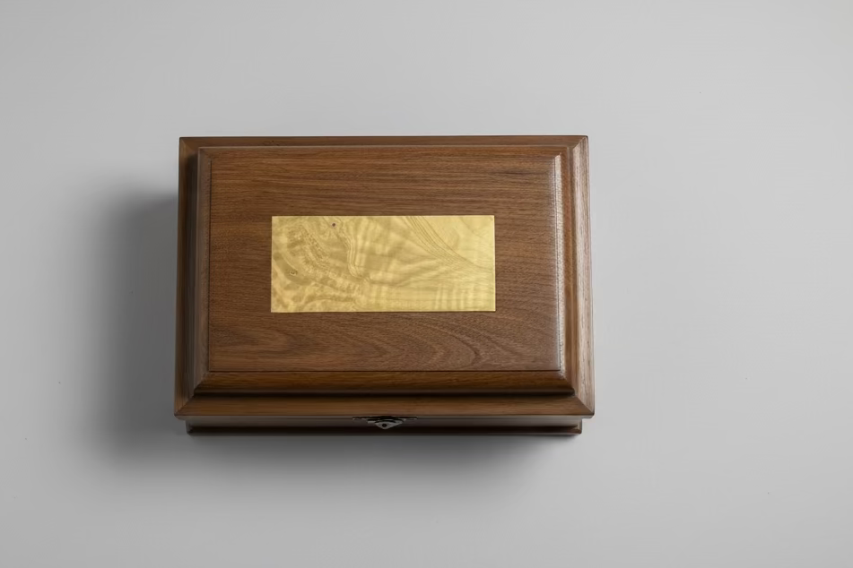 Handcrafted Walnut Keepsake Box with Removable Tray & Felt Inlay – 10"×6"×7"